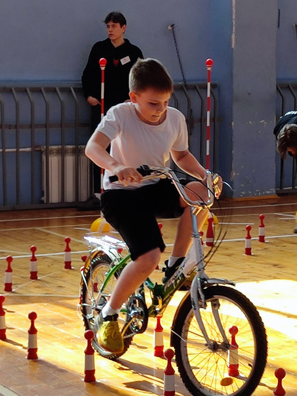 Фигурное вождение велосипеда безопасное колесо